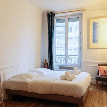 Tranquil 2bd Apart Seine River - Eiffel Tower! Lejlighed