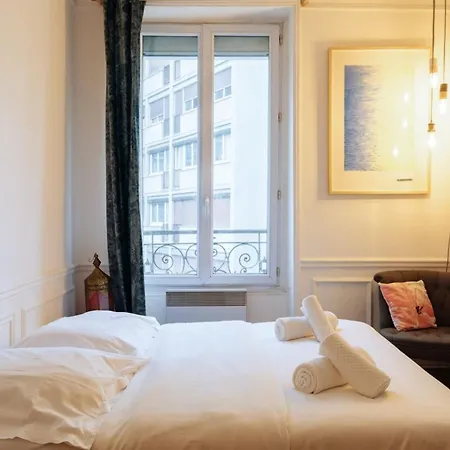 Tranquil 2bd Apart Seine River - Eiffel Tower!