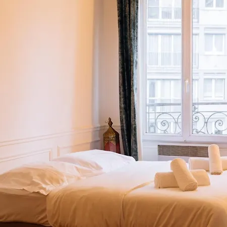 Tranquil 2bd Apart Seine River - Eiffel Tower! Paris