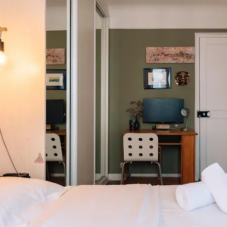 Tranquil 2bd Apart Seine River - Eiffel Tower! Paris