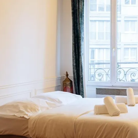 Tranquil 2bd Apart Seine River - Eiffel Tower!
